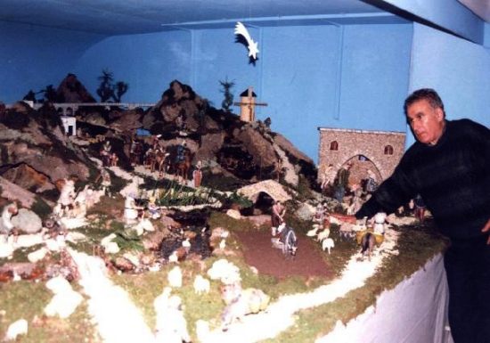 Francisco Mart&iacute;nez (Padre) en la construcci&oacute;n del Bel&eacute;n.